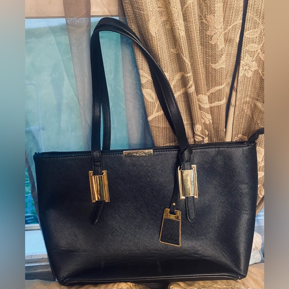 NWOT- ALDO pro. black & gold,, never used